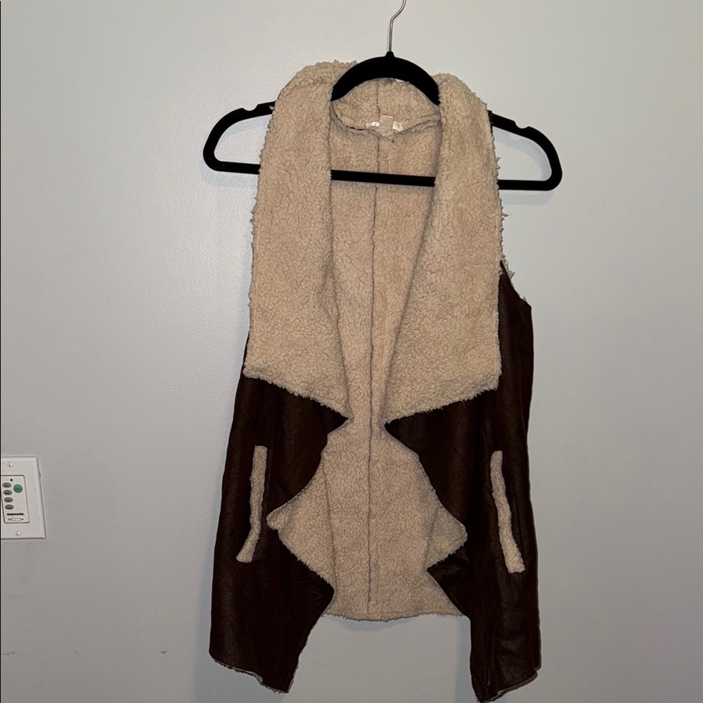 TCEC Women's Brown and Cream Faux Wool Vest